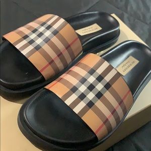 Burberry vintage slides